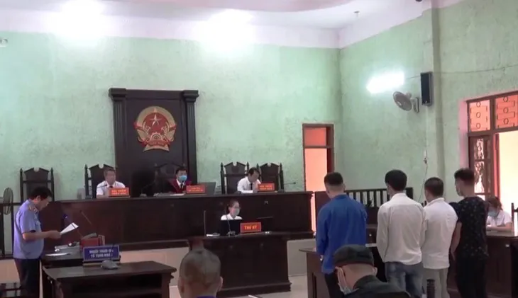 Tuyên án tù 4 đối tượng tổ chức đưa người khác xuất cảnh trái phép - Ảnh 1. Tuyên án tù 4 đối tượng tổ chức đưa người khác xuất cảnh trái phép - Ảnh 1.