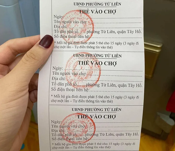 Một số chợ Hà Nội áp dụng tem phiếu ngày chẵn, lẻ - Ảnh 1. Một số chợ Hà Nội áp dụng tem phiếu ngày chẵn, lẻ - Ảnh 1.