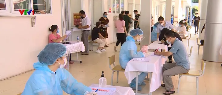 Hà Nội triển khai tiêm vaccine tại các quận, huyện, thị xã - Ảnh 1. Hà Nội triển khai tiêm vaccine tại các quận, huyện, thị xã - Ảnh 1.