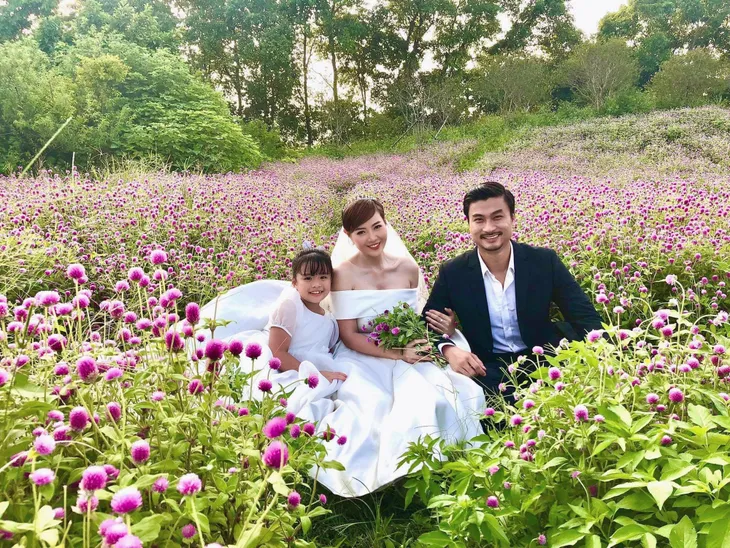 Mùa hoa tìm lại kết thúc, Thanh Hương tung ảnh đám cưới hạnh phúc của Lệ - Đồng - Ảnh 5. Mùa hoa tìm lại kết thúc, Thanh Hương tung ảnh đám cưới hạnh phúc của Lệ - Đồng - Ảnh 5.