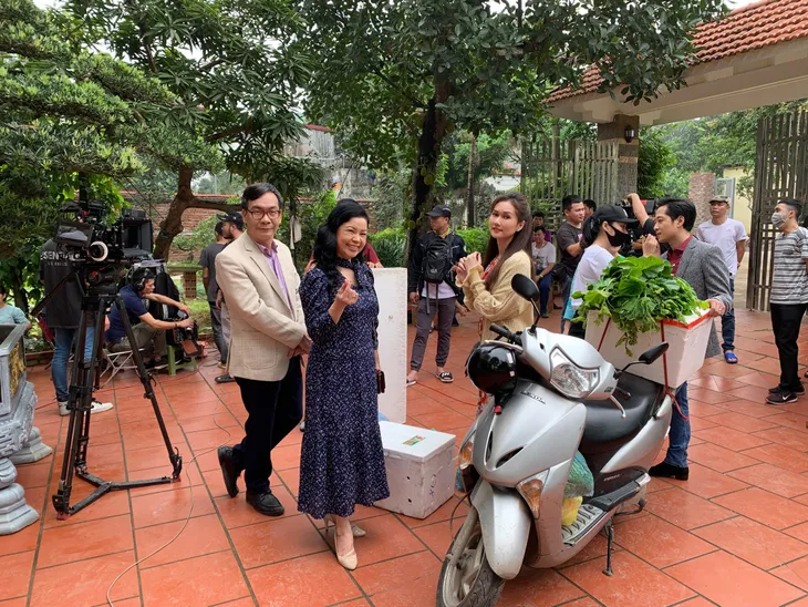Hương Giang tiếc vì quay phim ròng rã 6 tháng, Mùa hoa tìm lại kết thúc trong chớp mắt - Ảnh 9. Hương Giang tiếc vì quay phim ròng rã 6 tháng, Mùa hoa tìm lại kết thúc trong chớp mắt - Ảnh 9.