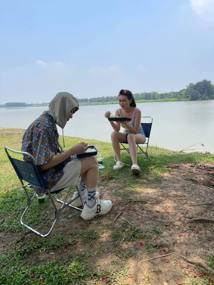 Hương Giang tiếc vì quay phim ròng rã 6 tháng, Mùa hoa tìm lại kết thúc trong chớp mắt - Ảnh 15. Hương Giang tiếc vì quay phim ròng rã 6 tháng, Mùa hoa tìm lại kết thúc trong chớp mắt - Ảnh 15.