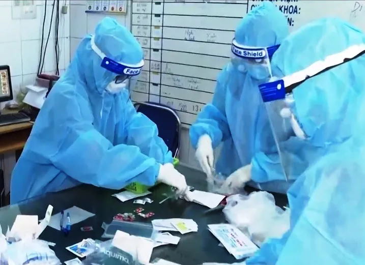 Những bóng hồng nơi điều trị bệnh nhân COVID-19 - Ảnh 1. Những bóng hồng nơi điều trị bệnh nhân COVID-19 - Ảnh 1.