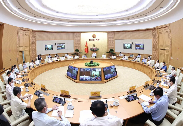 Thủ tướng yêu cầu phải có giải pháp quyết liệt hơn trong chống dịch, tránh quan liêu, “xa dân” - Ảnh 1. Thủ tướng yêu cầu phải có giải pháp quyết liệt hơn trong chống dịch, tránh quan liêu, “xa dân” - Ảnh 1.