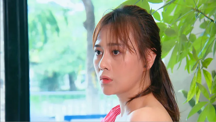 Hương vị tình thân phần 2 - Tập 2: Thiên Nga (Việt Hoa) lên kế hoạch hạ nhục Nam (Phương Oanh) - Ảnh 5. Hương vị tình thân phần 2 - Tập 2: Thiên Nga (Việt Hoa) lên kế hoạch hạ nhục Nam (Phương Oanh) - Ảnh 5.