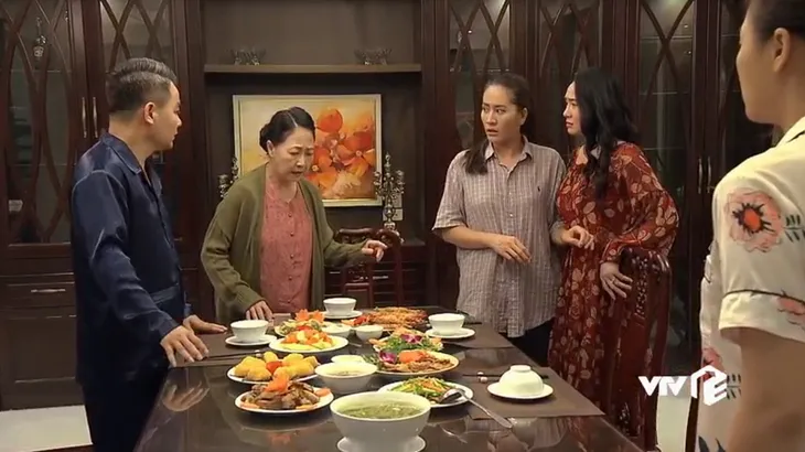 Hương vị tình thân - Tập 54: Long - Nam bị phát hiện yêu nhau, hết đường chối cãi - Ảnh 3. Hương vị tình thân - Tập 54: Long - Nam bị phát hiện yêu nhau, hết đường chối cãi - Ảnh 3.