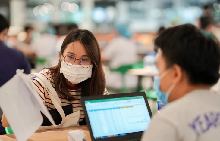 Dấu ấn của chiến dịch tiêm chủng thần tốc tại TP. Hồ Chí Minh - Ảnh 3. Dấu ấn của chiến dịch tiêm chủng thần tốc tại TP. Hồ Chí Minh - Ảnh 3.