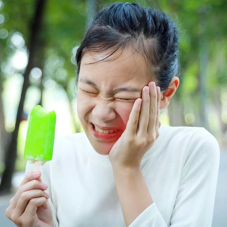 4 dấu hiệu cho thấy bạn đang đánh răng sai cách - Ảnh 2. 4 dấu hiệu cho thấy bạn đang đánh răng sai cách - Ảnh 2.