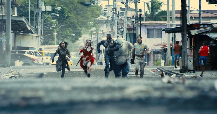 Bom tấn The Suicide Squad sắp ra mắt, hứa hẹn rực rỡ và điên rồ hiếm thấy - Ảnh 2. Bom tấn The Suicide Squad sắp ra mắt, hứa hẹn rực rỡ và điên rồ hiếm thấy - Ảnh 2.