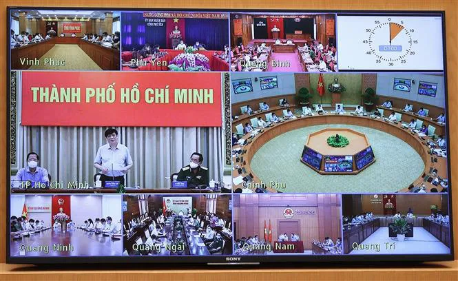 Thủ tướng: Cần cách tiếp cận và giải pháp mới trong chống dịch COVID-19 - Ảnh 1. Thủ tướng: Cần cách tiếp cận và giải pháp mới trong chống dịch COVID-19 - Ảnh 1.