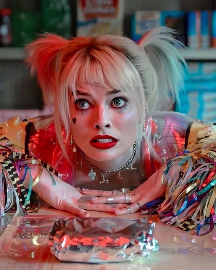 Harley Quinn Margot Robbie thú nhận trên Chuyển động 24h: Tôi vẫn viết thư tay cho người tôi hâm mộ - Ảnh 1. Harley Quinn Margot Robbie thú nhận trên Chuyển động 24h: Tôi vẫn viết thư tay cho người tôi hâm mộ - Ảnh 1.