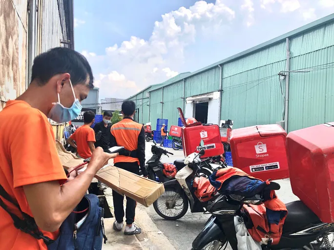 “Dở khóc dở cười” câu chuyện hàng thiết yếu - Ảnh 3. “Dở khóc dở cười” câu chuyện hàng thiết yếu - Ảnh 3.
