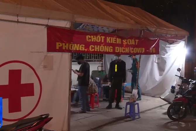 Trở ngại kiểm soát phiếu xét nghiệm COVID-19 với tài xế - Ảnh 1. Trở ngại kiểm soát phiếu xét nghiệm COVID-19 với tài xế - Ảnh 1.