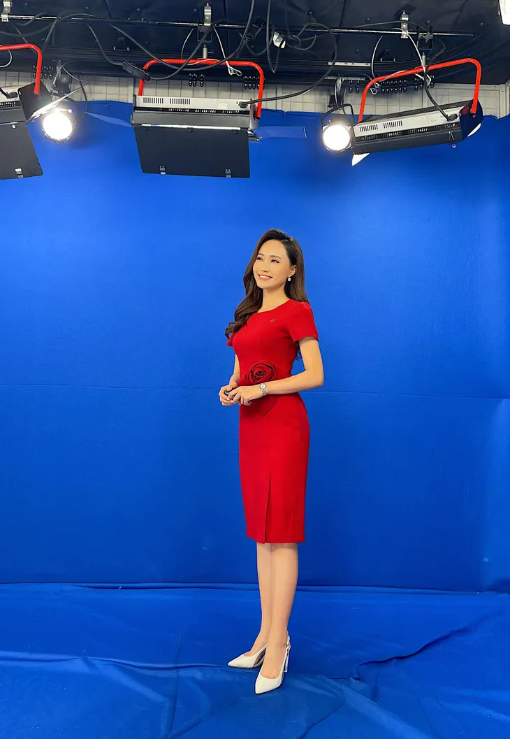 MC, BTV Việt tuần qua: Diệp Anh khoe sắc bên sen, Mai Phương khoe chân dài miên man - Ảnh 3. MC, BTV Việt tuần qua: Diệp Anh khoe sắc bên sen, Mai Phương khoe chân dài miên man - Ảnh 3.