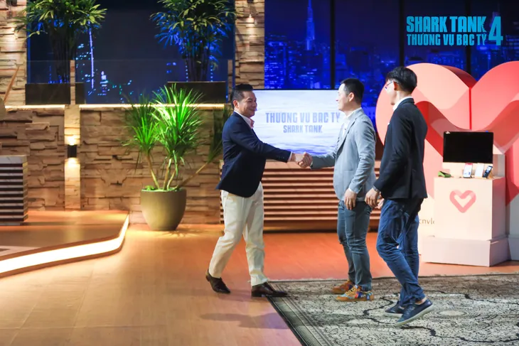 Shark Tank Việt Nam: Shark Phú mất deal về tay Shark Hưng ở phút chót - Ảnh 5. Shark Tank Việt Nam: Shark Phú mất deal về tay Shark Hưng ở phút chót - Ảnh 5.