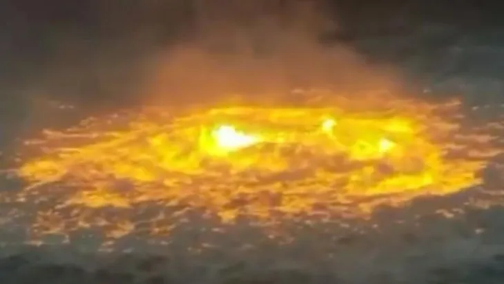 Nổ khí gas đường ống dưới lòng biển tại vịnh Mexico - Ảnh 1. Nổ khí gas đường ống dưới lòng biển tại vịnh Mexico - Ảnh 1.