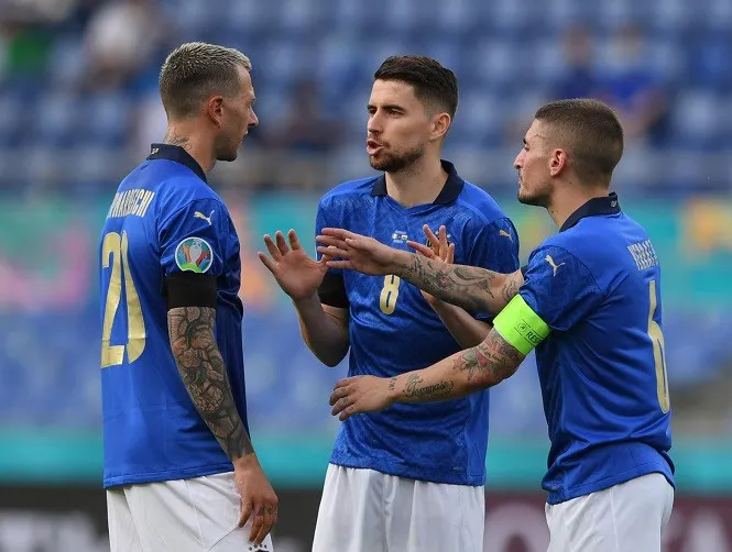 Italia vào bán kết UEFA EURO 2020 với dấu ấn từ bộ 3 tiền vệ trứ danh - Jorginho, Verratti và Barella - Ảnh 2. Italia vào bán kết UEFA EURO 2020 với dấu ấn từ bộ 3 tiền vệ trứ danh - Jorginho, Verratti và Barella - Ảnh 2.