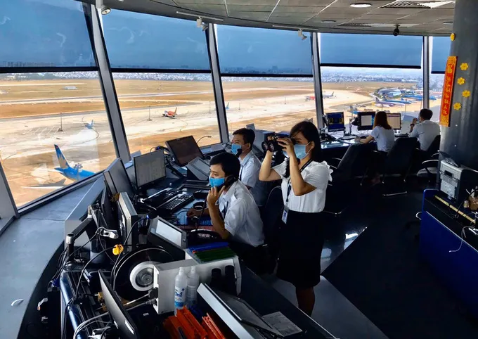 Doanh nghiệp điều hành bay “ngấm đòn” COVID-19 - Ảnh 1. Doanh nghiệp điều hành bay “ngấm đòn” COVID-19 - Ảnh 1.