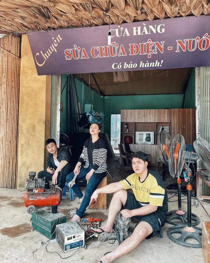Mùa hoa tìm lại: Loạt cảnh hài hước Núi đáng yêu trêu ngươi anh trai Đồng cục súc - Ảnh 10. Mùa hoa tìm lại: Loạt cảnh hài hước Núi đáng yêu trêu ngươi anh trai Đồng cục súc - Ảnh 10.