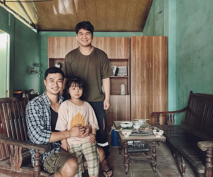 Mùa hoa tìm lại: Loạt cảnh hài hước Núi đáng yêu trêu ngươi anh trai Đồng cục súc - Ảnh 2. Mùa hoa tìm lại: Loạt cảnh hài hước Núi đáng yêu trêu ngươi anh trai Đồng cục súc - Ảnh 2.