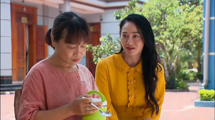 Hương vị tình thân - Tập 56: Nam (Phương Oanh) cứu mạng Long (Mạnh Trường), bà Bích (Tú Oanh) sung sướng sắp thoát cảnh nợ nần - Ảnh 1. Hương vị tình thân - Tập 56: Nam (Phương Oanh) cứu mạng Long (Mạnh Trường), bà Bích (Tú Oanh) sung sướng sắp thoát cảnh nợ nần - Ảnh 1.
