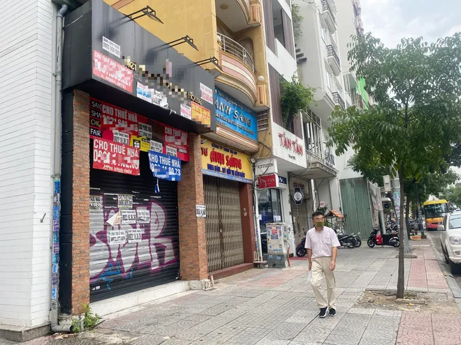 Người thuê mặt bằng tiếp tục tháo chạy khỏi trung tâm TP Hồ Chí Minh - Ảnh 2. Người thuê mặt bằng tiếp tục tháo chạy khỏi trung tâm TP Hồ Chí Minh - Ảnh 2.