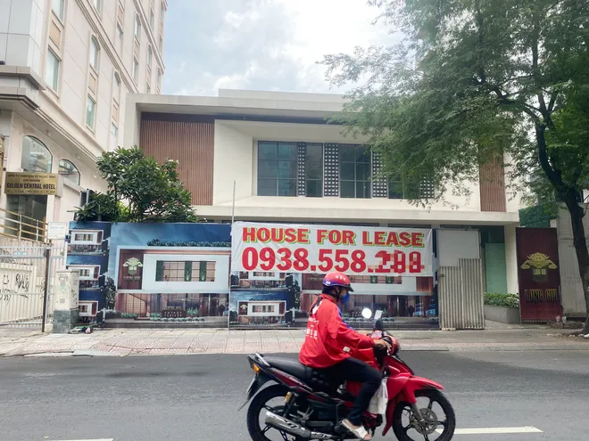 Người thuê mặt bằng tiếp tục tháo chạy khỏi trung tâm TP Hồ Chí Minh - Ảnh 4. Người thuê mặt bằng tiếp tục tháo chạy khỏi trung tâm TP Hồ Chí Minh - Ảnh 4.