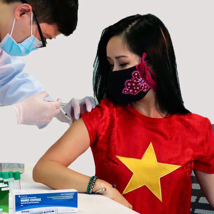 Ca sĩ Hồng Nhung đã tiêm vaccine Nanocovax mũi đầu tiên - Ảnh 1. Ca sĩ Hồng Nhung đã tiêm vaccine Nanocovax mũi đầu tiên - Ảnh 1.