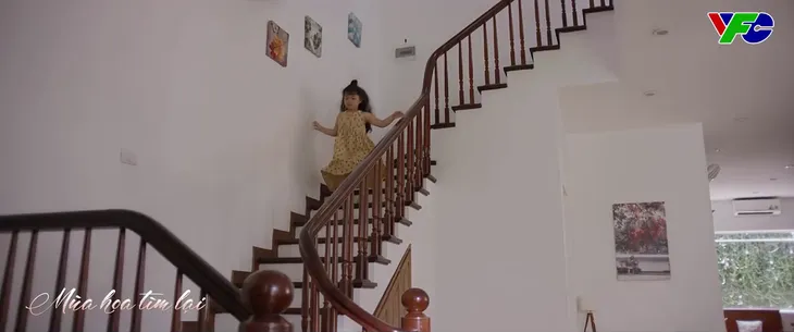 Mùa hoa tìm lại - Tập 20: Bé Ngân muốn bỏ trốn về với bố, bị mẹ nhốt trong phòng? - Ảnh 4.