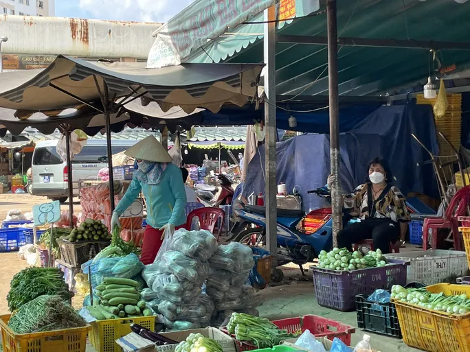 TP Hồ Chí Minh đảm bảo đủ hàng hóa, không để khan hàng, sốt giá trong bão dịch - Ảnh 1. TP Hồ Chí Minh đảm bảo đủ hàng hóa, không để khan hàng, sốt giá trong bão dịch - Ảnh 1.