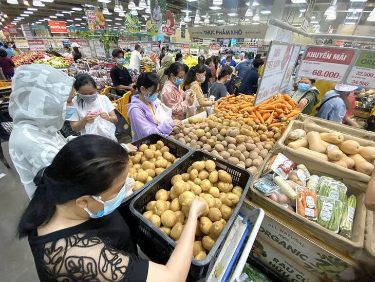 TP Hồ Chí Minh đảm bảo đủ hàng hóa, không để khan hàng, sốt giá trong bão dịch - Ảnh 2. TP Hồ Chí Minh đảm bảo đủ hàng hóa, không để khan hàng, sốt giá trong bão dịch - Ảnh 2.