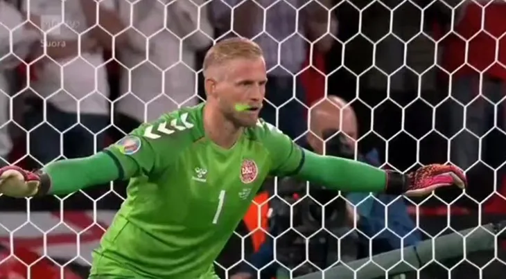 ĐT Anh đối diện án phạt từ UEFA do hành vi chơi xấu của CĐV - Ảnh 2. ĐT Anh đối diện án phạt từ UEFA do hành vi chơi xấu của CĐV - Ảnh 2.
