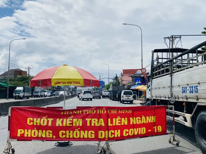 TP Hồ Chí Minh: Cấp giấy thông hành để người dân ra ngoài là không cần thiết - Ảnh 1. TP Hồ Chí Minh: Cấp giấy thông hành để người dân ra ngoài là không cần thiết - Ảnh 1.