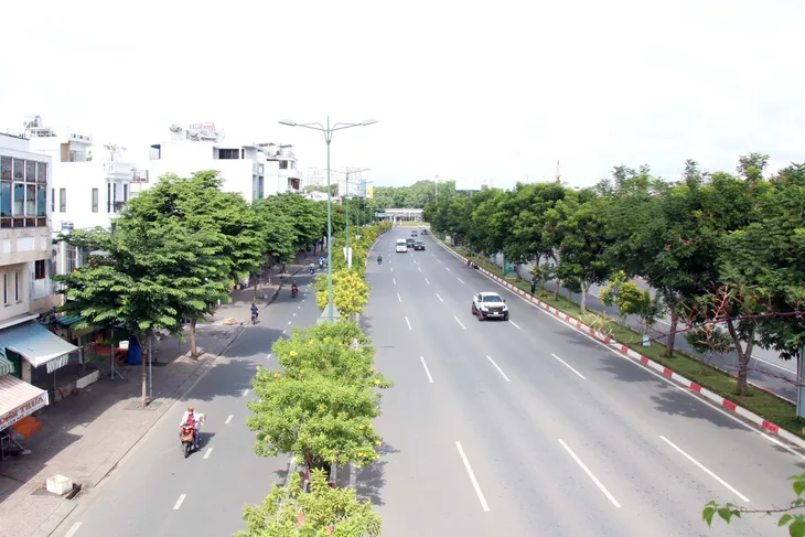 Người dân TP Hồ Chí Minh ủng hộ thực hiện giãn cách xã hội theo nguyên tắc Chỉ thị 16 của Thủ tướng Chính phủ - Ảnh 1. Người dân TP Hồ Chí Minh ủng hộ thực hiện giãn cách xã hội theo nguyên tắc Chỉ thị 16 của Thủ tướng Chính phủ - Ảnh 1.