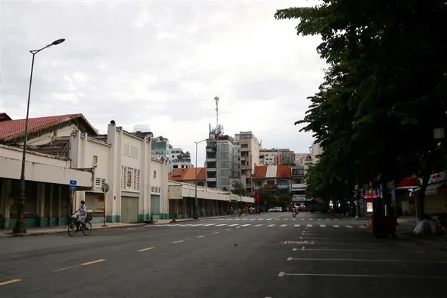 TP Hồ Chí Minh: Bảo đảm không để thiếu thực phẩm, hàng hóa cung cấp cho người dân - Ảnh 1. TP Hồ Chí Minh: Bảo đảm không để thiếu thực phẩm, hàng hóa cung cấp cho người dân - Ảnh 1.