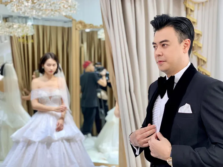 Hậu trường 11 tháng 5 ngày: Tuấn Tú cực đẹp đôi bên cạnh Khả Ngân - Ảnh 6. Hậu trường 11 tháng 5 ngày: Tuấn Tú cực đẹp đôi bên cạnh Khả Ngân - Ảnh 6.