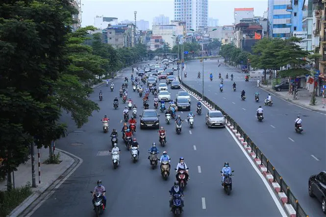 Hà Nội sẽ điều chỉnh việc kiểm tra giấy đi đường đảm bảo đúng mục đích, đúng đối tượng - Ảnh 1. Hà Nội sẽ điều chỉnh việc kiểm tra giấy đi đường đảm bảo đúng mục đích, đúng đối tượng - Ảnh 1.