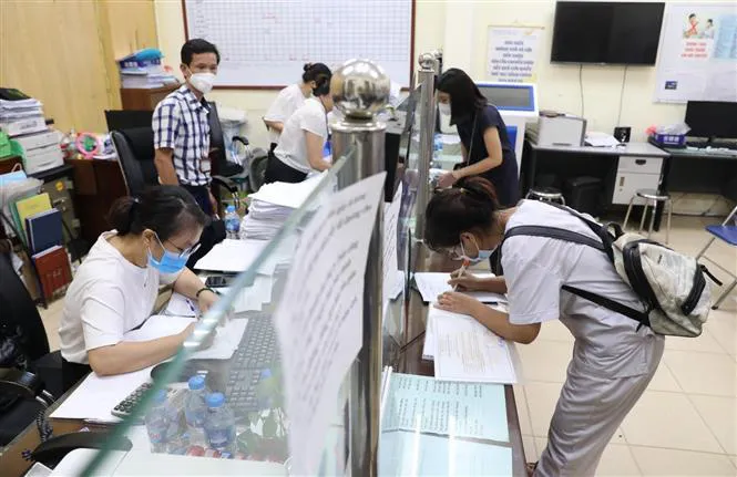 Hà Nội sẽ điều chỉnh việc kiểm tra giấy đi đường đảm bảo đúng mục đích, đúng đối tượng - Ảnh 3. Hà Nội sẽ điều chỉnh việc kiểm tra giấy đi đường đảm bảo đúng mục đích, đúng đối tượng - Ảnh 3.
