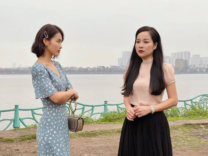 Hậu trường tình thân mến thân của mẹ kế Minh Hương và con chồng Khả Ngân khác xa trên phim - Ảnh 11. Hậu trường tình thân mến thân của mẹ kế Minh Hương và con chồng Khả Ngân khác xa trên phim - Ảnh 11.