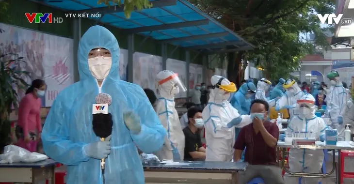Khó khăn khi tác nghiệp trong mùa dịch của phóng viên VTV khu vực Nam Bộ - Ảnh 1. Khó khăn khi tác nghiệp trong mùa dịch của phóng viên VTV khu vực Nam Bộ - Ảnh 1.