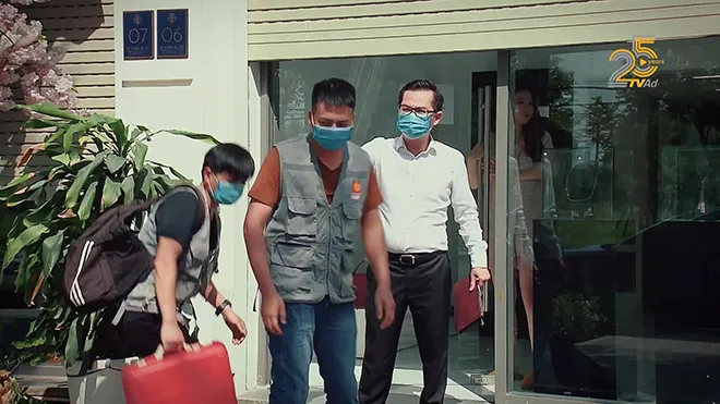 Phim mới Ngày mai bình yên: Loạt rắc rối bi hài nảy sinh thời COVID - Ảnh 8. Phim mới Ngày mai bình yên: Loạt rắc rối bi hài nảy sinh thời COVID - Ảnh 8.