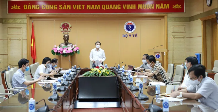 Thứ trưởng Trần Văn Thuấn: Các tỉnh Đông Nam Bộ cần kết hợp test nhanh và PCR để bóc triệt để F0 khỏi cộng đồng - Ảnh 1. Thứ trưởng Trần Văn Thuấn: Các tỉnh Đông Nam Bộ cần kết hợp test nhanh và PCR để bóc triệt để F0 khỏi cộng đồng - Ảnh 1.