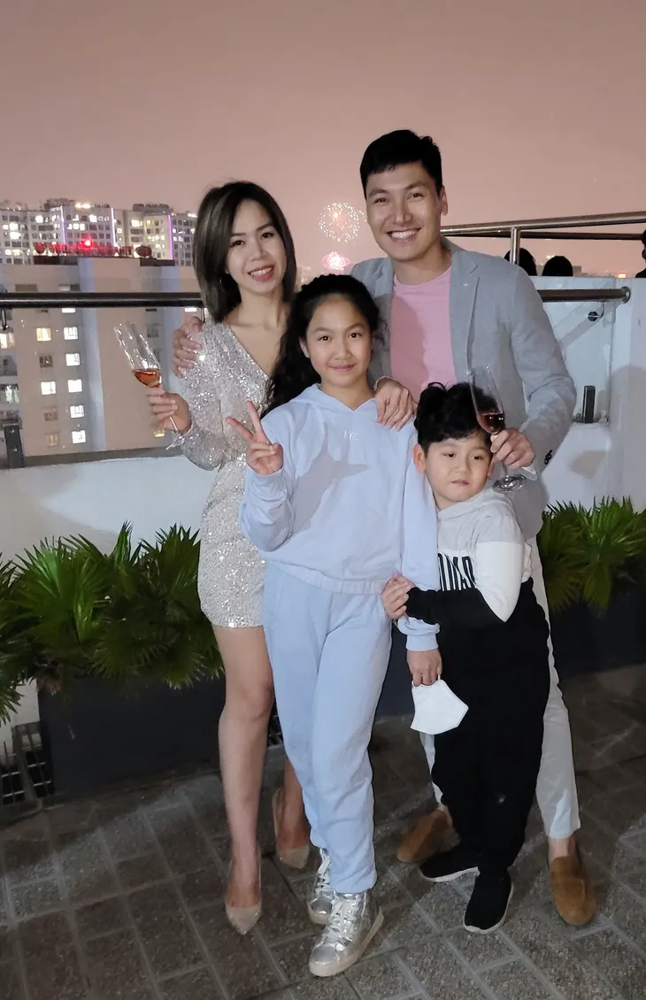 Mạnh Trường đáp trả gay gắt khi vợ bị chê nhan sắc - Ảnh 2. Mạnh Trường đáp trả gay gắt khi vợ bị chê nhan sắc - Ảnh 2.
