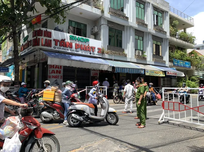Đà Nẵng: Ai ở đâu thì ở đó nếu dịch không giảm - Ảnh 4. Đà Nẵng: Ai ở đâu thì ở đó nếu dịch không giảm - Ảnh 4.