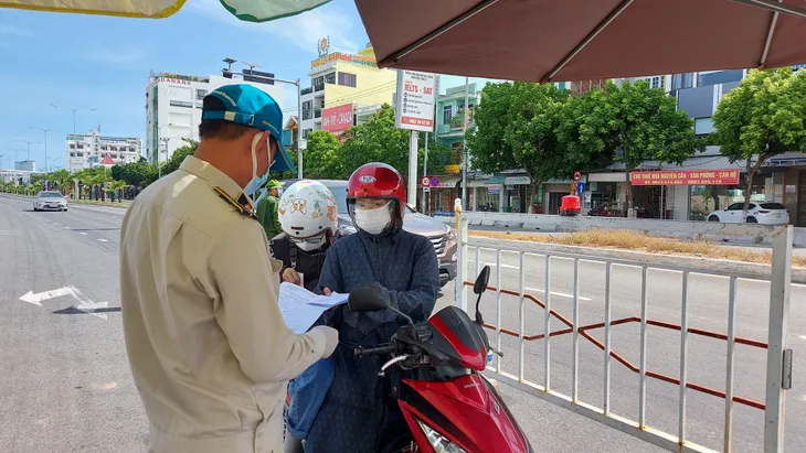 Đã xuất hiện lây nhiễm chéo trong khu phong tỏa ở Đà Nẵng - Ảnh 2. Đã xuất hiện lây nhiễm chéo trong khu phong tỏa ở Đà Nẵng - Ảnh 2.