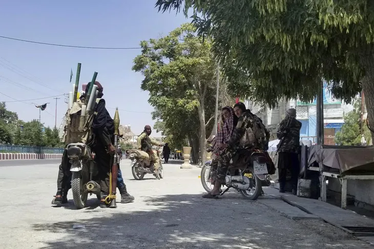 Taliban liên tục tấn công và chiếm đóng, Mỹ triển khai gấp 3.000 binh sĩ trở lại Afghanistan - Ảnh 1. Taliban liên tục tấn công và chiếm đóng, Mỹ triển khai gấp 3.000 binh sĩ trở lại Afghanistan - Ảnh 1.