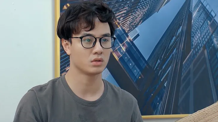 Ngày mai bình yên - Tập 2: Vừa nợ tiền nhà trọ, vừa bị giảm lương trong mùa dịch, Hòa lén ngủ lại công ty - Ảnh 4. Ngày mai bình yên - Tập 2: Vừa nợ tiền nhà trọ, vừa bị giảm lương trong mùa dịch, Hòa lén ngủ lại công ty - Ảnh 4.