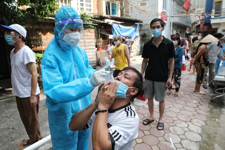 Phó Thủ tướng Vũ Đức Đam: Giãn cách xã hội tránh tình trạng chặt ngoài, lỏng trong - Ảnh 2. Phó Thủ tướng Vũ Đức Đam: Giãn cách xã hội tránh tình trạng chặt ngoài, lỏng trong - Ảnh 2.