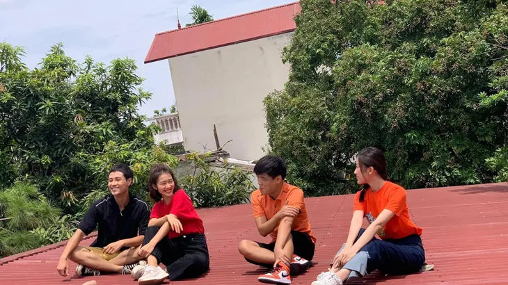Hậu trường vui nhộn trong xóm trọ của 11 tháng 5 ngày - Ảnh 17. Hậu trường vui nhộn trong xóm trọ của 11 tháng 5 ngày - Ảnh 17.