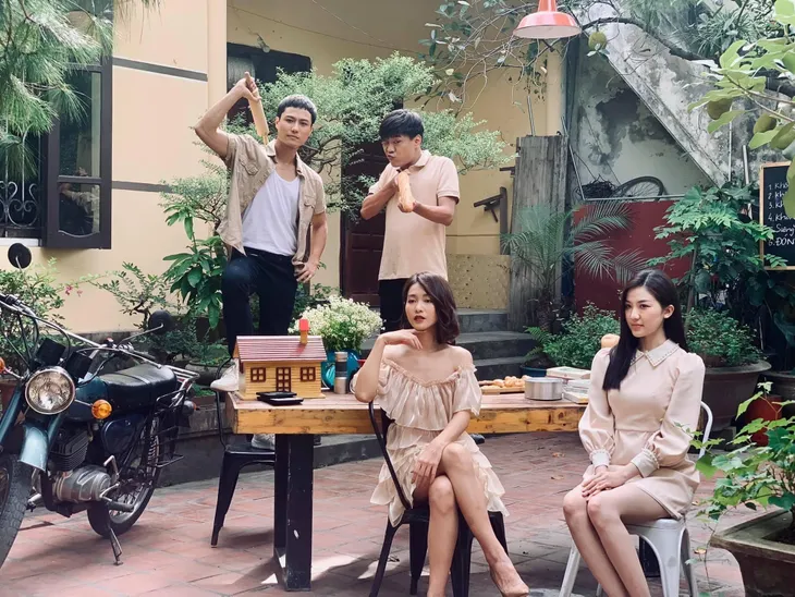 Hậu trường vui nhộn trong xóm trọ của 11 tháng 5 ngày - Ảnh 18. Hậu trường vui nhộn trong xóm trọ của 11 tháng 5 ngày - Ảnh 18.